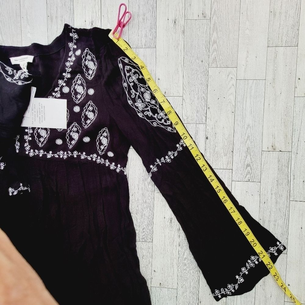 BeachLunchLounge Emani Black & White Embroidered Tunic Blouse Top Size X-Small - Picture 11 of 13